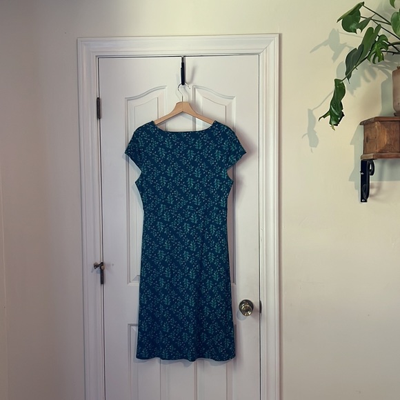 Toad&Co | Rosemarie Blue Dress, Size Large, V-Neck, Cap Sleeve, Leaves Pattern - Picture 6 of 8